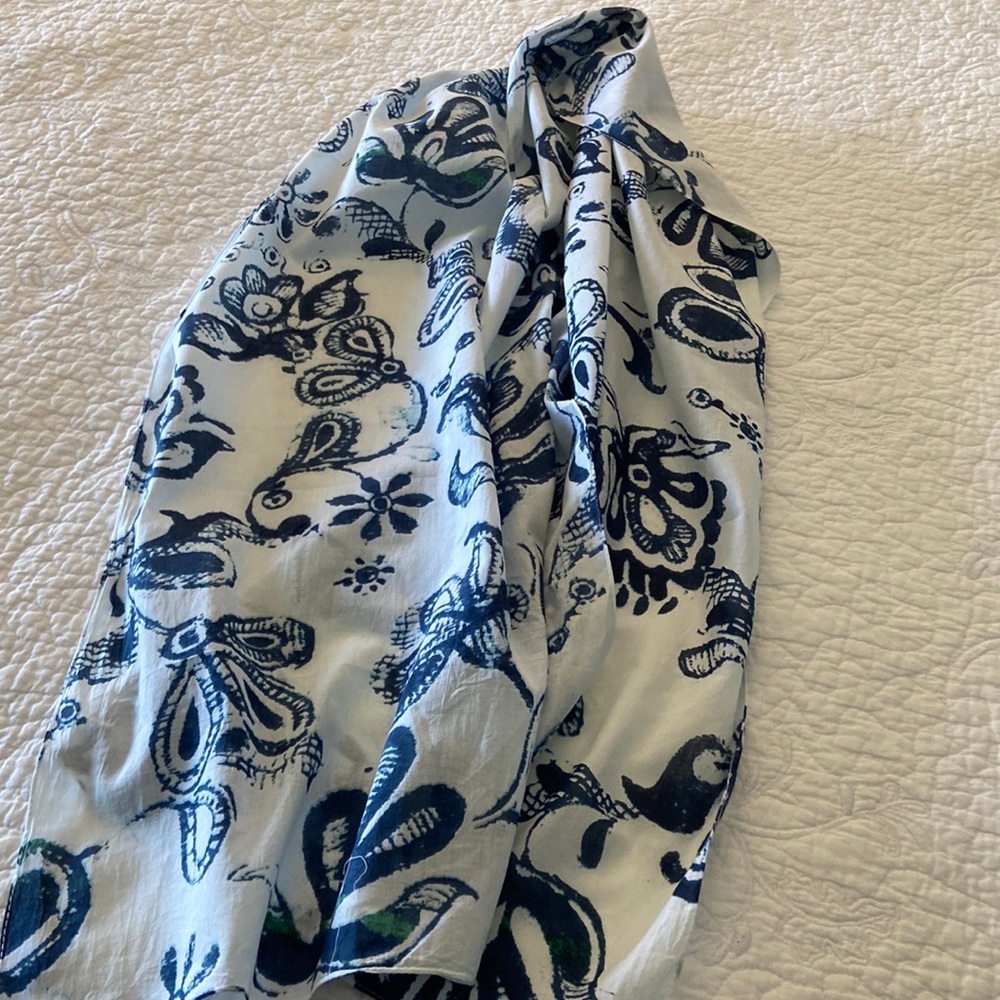 Blur and white cotton scarf